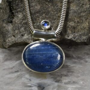 Disthen Anhänger, 925er Silber, Edelsteinanhänger (15642), Kyanit mit Mondstein