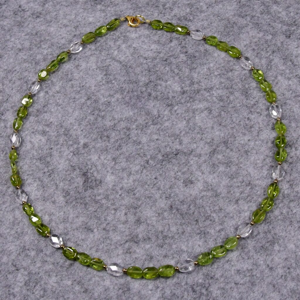Peridot Halskette, 925er Silber, vergoldet, Edelsteinhalskette (K1619), mit Bergkristall